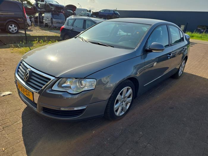 Usagé Radiateur clim Volkswagen Passat (3C2) 2.0 FSI 16V Prix € 36,00 Règlement à la marge proposé par Boekholt autodemontage B.V