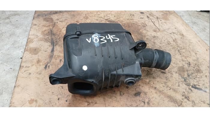 Begagnade Luftfilterhus Volkswagen Passat (3C2) 2.0 FSI 16V Pris € 48,00 Marginaltabell erbjuds av Boekholt autodemontage B.V