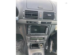 Używane Panel climatronic Toyota Avensis Wagon (T25/B1E) 2.2 D-4D 16V D-CAT Cena € 66,00 Procedura marży oferowane przez Boekholt autodemontage B.V