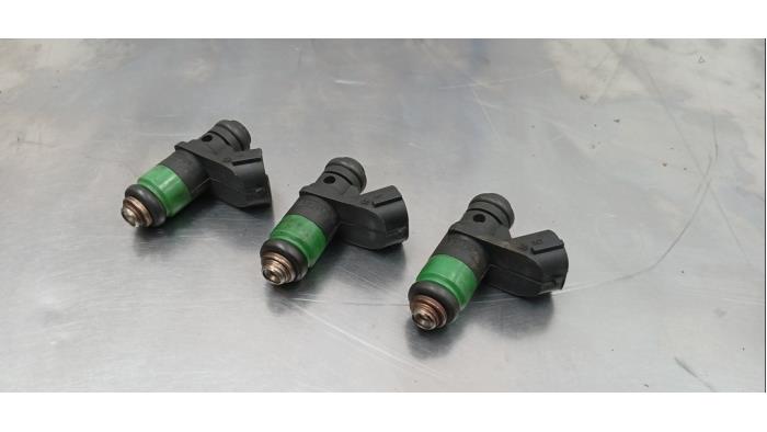 Usagé Injecteur (injection essence) Volkswagen Polo IV (9N1/2/3) 1.2 12V Prix € 49,00 Règlement à la marge proposé par Boekholt autodemontage B.V