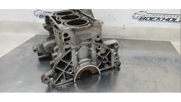 Motor Unterblock van een Volkswagen Polo IV (9N1/2/3) 1.2 12V 2003