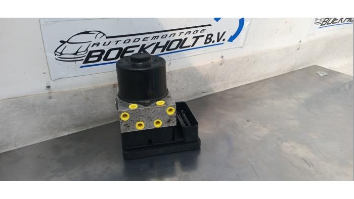 Usagé Pompe ABS Volkswagen Touran (1T1/T2) 1.9 TDI 105 Prix € 65,00 Règlement à la marge proposé par Boekholt autodemontage B.V