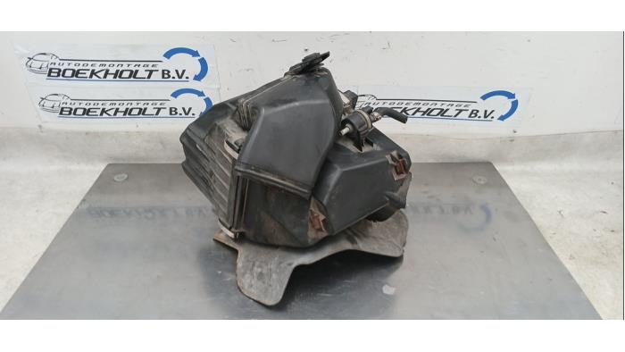 Begagnade Luftfilterhus Volkswagen Passat Variant (3B6) 2.0 20V Pris € 38,00 Marginaltabell erbjuds av Boekholt autodemontage B.V