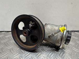 Pompe de direction d'un Toyota Avensis Wagon (T25/B1E) 2.2 D-4D 16V D-CAT 2007