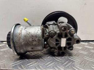 Pompe de direction d'un Toyota Avensis Wagon (T25/B1E) 2.2 D-4D 16V D-CAT 2007