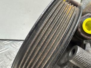 Pompe de direction d'un Toyota Avensis Wagon (T25/B1E) 2.2 D-4D 16V D-CAT 2007