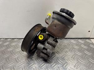 Pompe de direction d'un Toyota Avensis Wagon (T25/B1E) 2.2 D-4D 16V D-CAT 2007