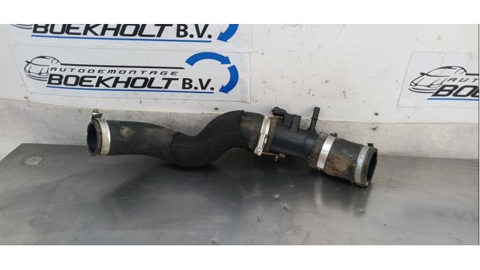 Gebrauchte Intercooler Schlauch Ford Fiesta 7 1.0 EcoBoost 12V 100 Preis € 45,00 Margenregelung angeboten von Boekholt autodemontage B.V