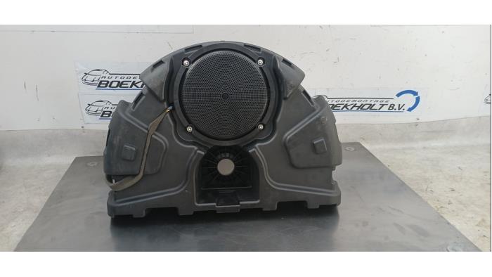 Używane Subwoofer Ford Fiesta 7 1.0 EcoBoost 12V 100 Cena € 85,00 Procedura marży oferowane przez Boekholt autodemontage B.V