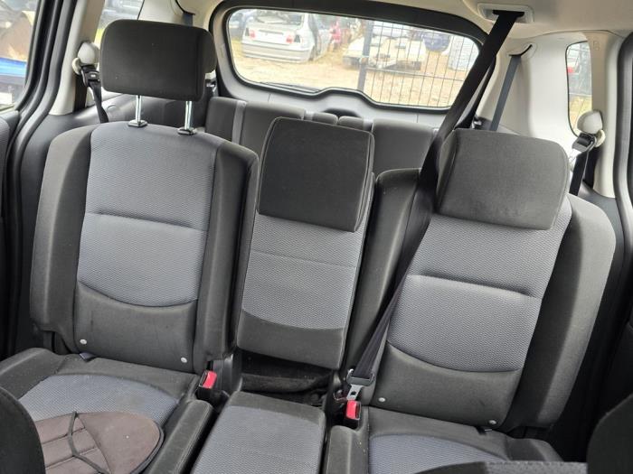 Używane Zaglówek Mazda 5 (CR19) 1.8i 16V Cena € 25,00 Procedura marży oferowane przez Boekholt autodemontage B.V