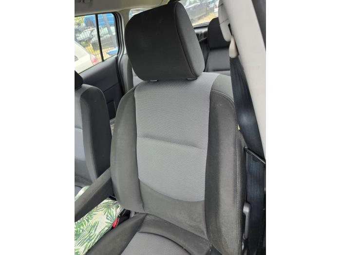 Używane Zaglówek Mazda 5 (CR19) 1.8i 16V Cena € 25,00 Procedura marży oferowane przez Boekholt autodemontage B.V