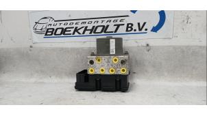 Usagé Pompe ABS Ford S-Max (GBW) 2.0 16V Prix € 75,00 Règlement à la marge proposé par Boekholt autodemontage B.V