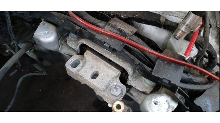 Usagé Engine mount Volkswagen Golf V (1K1) 1.6 FSI 16V Prix € 21,00 Règlement à la marge proposé par Boekholt autodemontage B.V