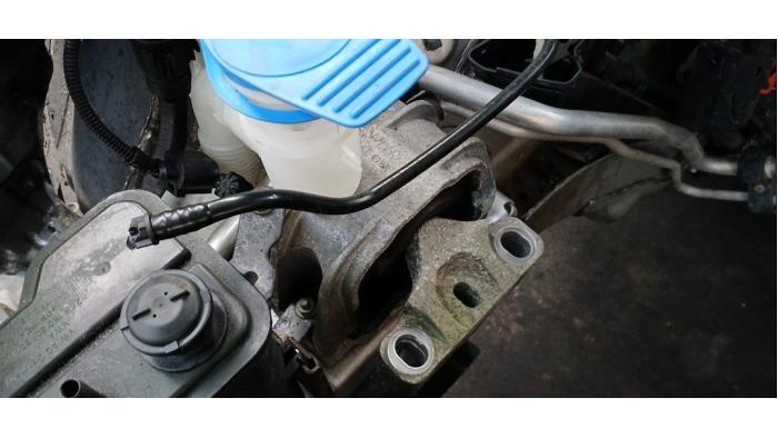 Usagé Engine mount Volkswagen Golf V (1K1) 1.6 FSI 16V Prix € 21,00 Règlement à la marge proposé par Boekholt autodemontage B.V