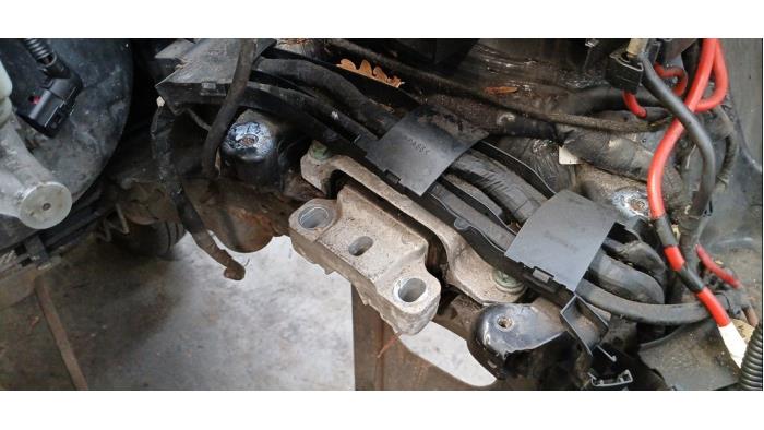 Used Engine mount Volkswagen Touran (1T1/T2) 2.0 FSI 16V Price € 24,00 Margin scheme offered by Boekholt autodemontage B.V