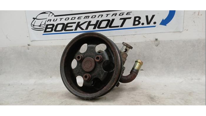 Usagé Pompe de direction Volkswagen Passat Variant (3B6) 2.0 20V Prix € 35,00 Règlement à la marge proposé par Boekholt autodemontage B.V