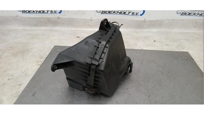 Gebrauchte Luftfiltergehäuse Lexus IS (E2) 250 2.5 V6 24V Preis € 75,00 Margenregelung angeboten von Boekholt autodemontage B.V