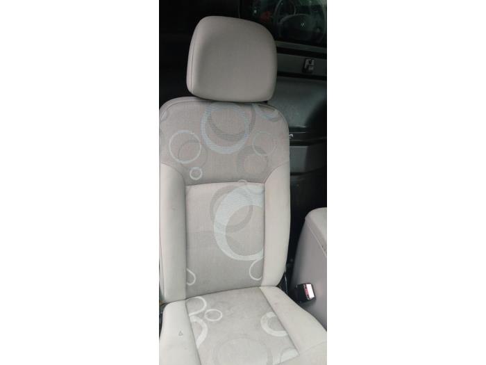 Używane Zaglówek Renault Kangoo Express (FW) 1.5 dCi 90 FAP Cena € 25,00 Procedura marży oferowane przez Boekholt autodemontage B.V
