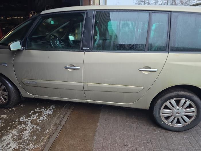 Usados Ventanilla triangular izquierda detrás Renault Espace (JK) 3.5 V6 24V Phase I Precio € 50,00 Norma de margen ofrecido por Boekholt autodemontage B.V