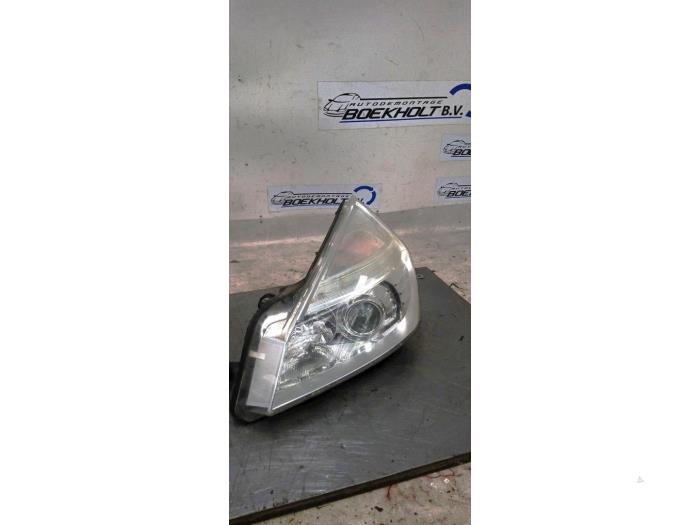Używane Reflektor lewy Renault Espace (JK) 3.5 V6 24V Phase I Cena € 145,00 Procedura marży oferowane przez Boekholt autodemontage B.V