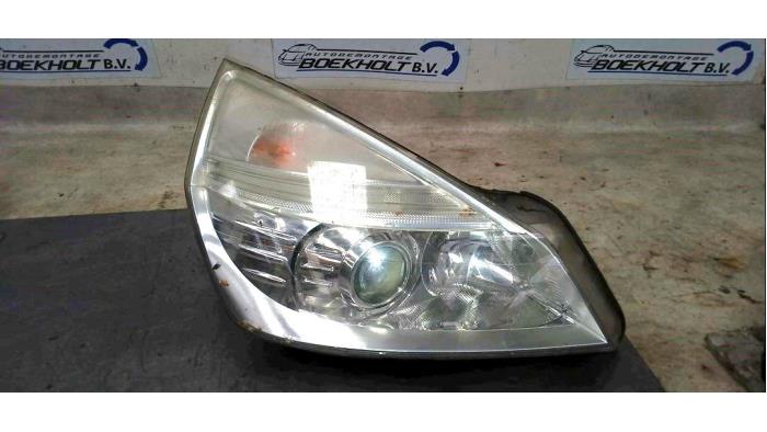 Używane Reflektor prawy Renault Espace (JK) 3.5 V6 24V Phase I Cena € 145,00 Procedura marży oferowane przez Boekholt autodemontage B.V