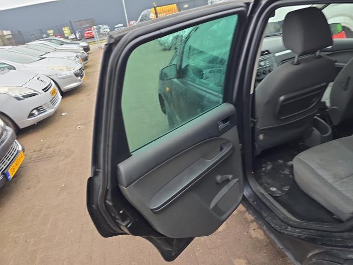 Używane Klamka okienna Ford Focus C-Max 1.8 16V Cena € 12,00 Procedura marży oferowane przez Boekholt autodemontage B.V