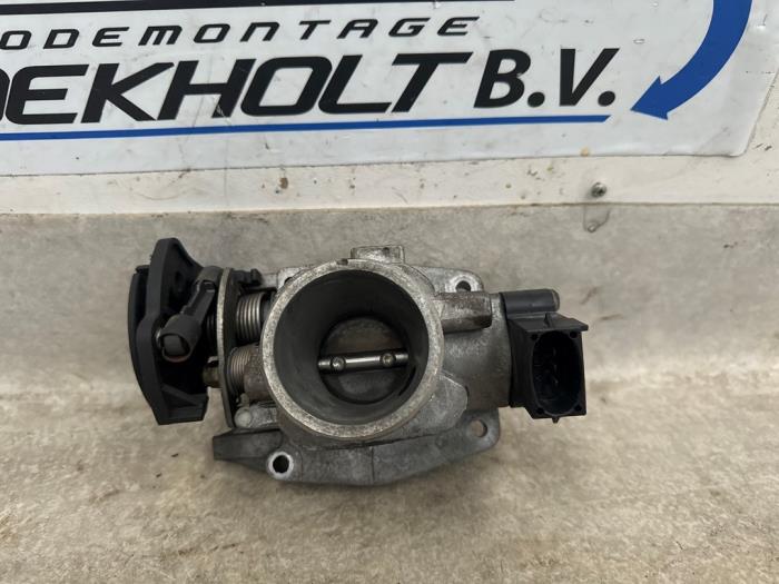 Gebrauchte Drosselklappengehäuse Ford Fiesta 4 1.3i Preis € 32,00 Margenregelung angeboten von Boekholt autodemontage B.V