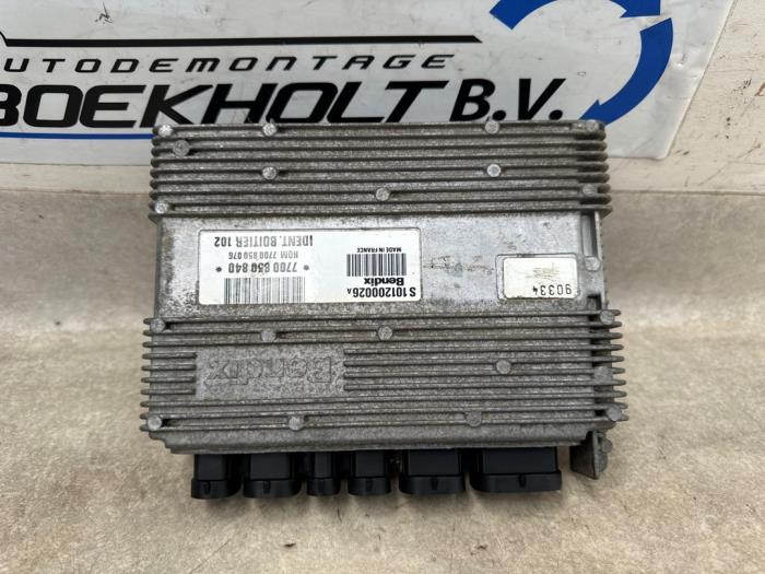 Used Automatic gearbox computer Renault Clio (B/C57/357/557/577) 1.4i Kat. Price € 75,00 Margin scheme offered by Boekholt autodemontage B.V