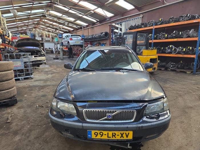 Usagé Radiateur clim Volvo V70 (SW) 2.4 D5 20V Prix € 48,00 Règlement à la marge proposé par Boekholt autodemontage B.V