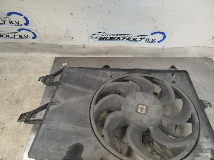Gebrauchte Kühlerventilator Ford Mondeo III 2.0 16V Preis € 50,00 Margenregelung angeboten von Boekholt autodemontage B.V
