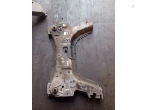 Używane Rama pomocnicza Renault Megane II (BM/CM) 1.6 16V Cena € 66,00 Procedura marży oferowane przez Boekholt autodemontage B.V