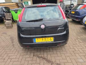 Używane Uchwyt tylnej klapy Fiat Grande Punto (199) 1.3 JTD Multijet 16V 85 Actual Cena € 25,00 Procedura marży oferowane przez Boekholt autodemontage B.V