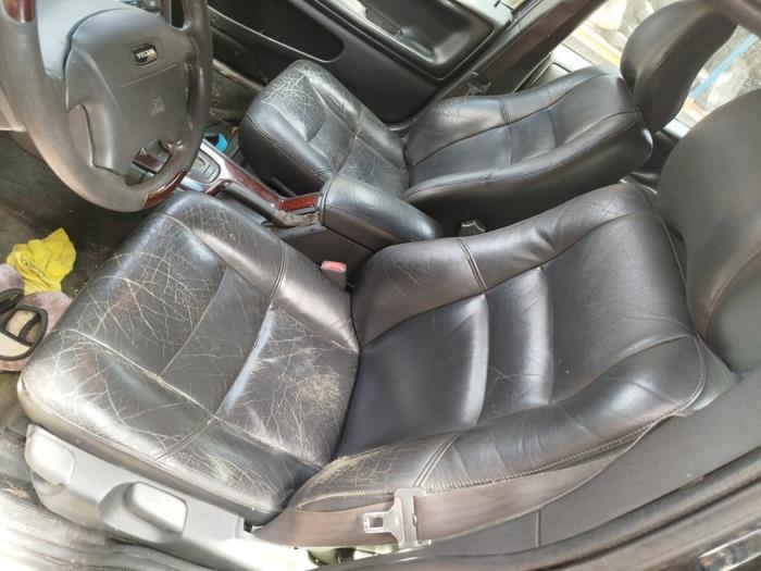 Używane Zaglówek Volvo V70 (GW/LW/LZ) 2.5 TDI Cena € 20,00 Procedura marży oferowane przez Boekholt autodemontage B.V