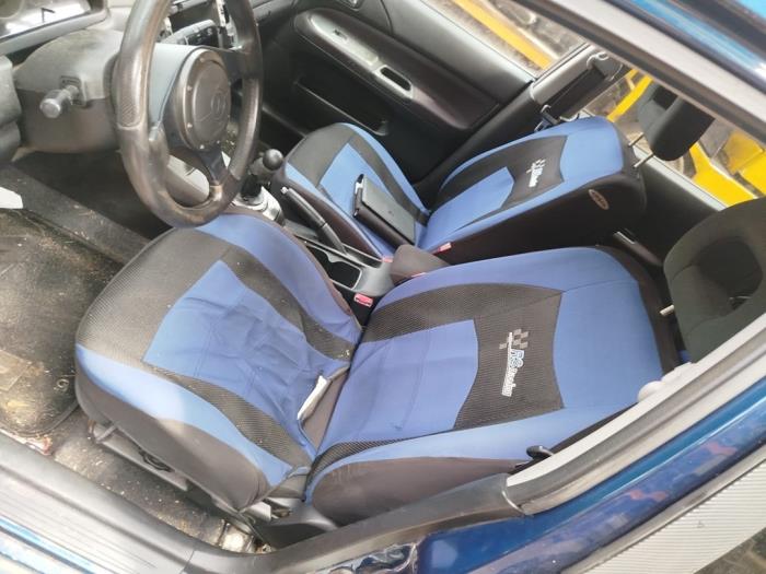 Używane Zaglówek Mitsubishi Lancer Wagon (CS/CT) 1.6 16V Cena € 20,00 Procedura marży oferowane przez Boekholt autodemontage B.V