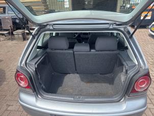 Usagé Joint caoutchouc hayon Volkswagen Polo IV (9N1/2/3) 1.4 16V 75 Prix € 20,00 Règlement à la marge proposé par Boekholt autodemontage B.V