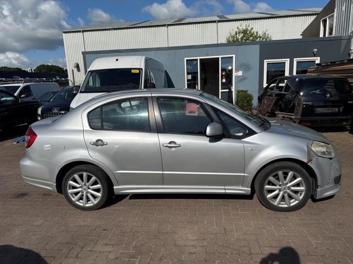Usados Ventanilla triangular derecha delante Suzuki SX4 1.6 16V VVT Comfort,Exclusive Precio € 50,00 Norma de margen ofrecido por Boekholt autodemontage B.V