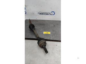 Begagnade Drivaxel, höger fram Peugeot 307 SW (3H) 1.6 16V Pris € 36,00 Marginaltabell erbjuds av Boekholt autodemontage B.V