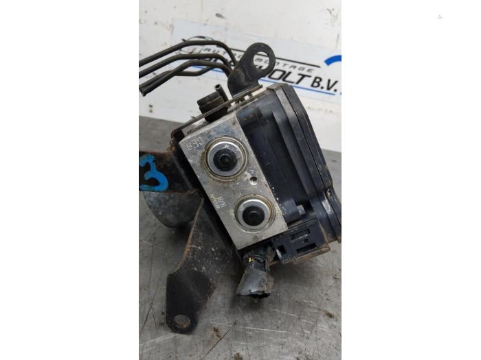 Gebrauchte ABS Pumpe Hyundai H-300 2.5 CRDi Preis € 99,00 Margenregelung angeboten von Boekholt autodemontage B.V