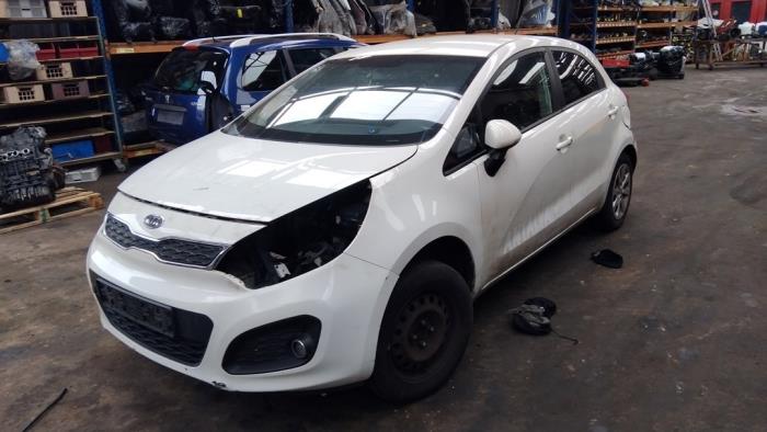 Usagé Pompe essence Kia Rio III (UB) 1.1 CRDi VGT 12V Prix € 48,00 Règlement à la marge proposé par Boekholt autodemontage B.V