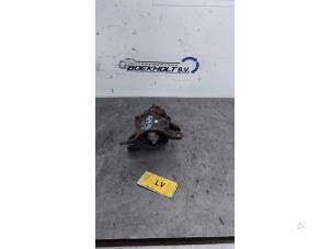 Engine mount from a Kia Rio III (UB) 1.1 CRDi VGT 12V 2012
