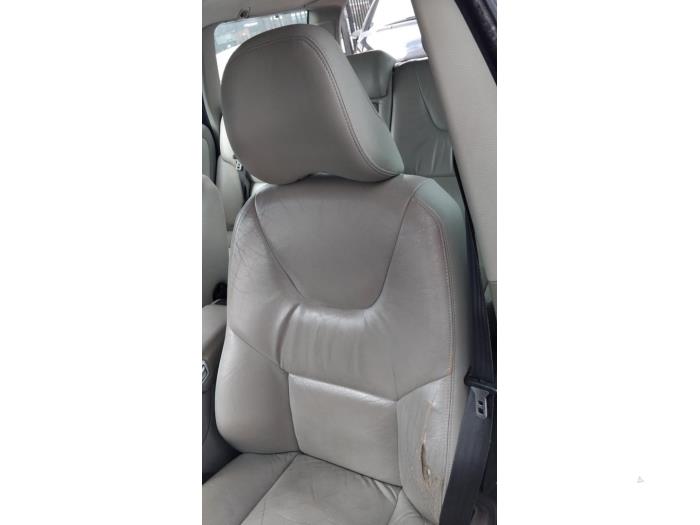 Używane Zaglówek Volvo V70 (SW) 2.4 D5 20V Cena € 30,00 Procedura marży oferowane przez Boekholt autodemontage B.V