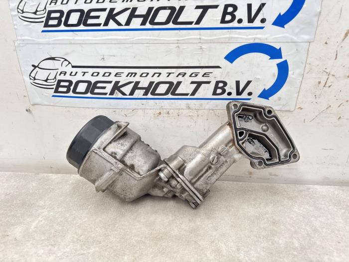 Gebrauchte Ölfiltergehäuse Mercedes E Combi (S211) 3.0 E-320 CDI V6 24V Preis € 42,00 Margenregelung angeboten von Boekholt autodemontage B.V