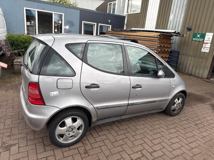 Usados Ventanilla triangular derecha detrás Mercedes A (W168) 1.6 A-160 Precio de solicitud ofrecido por Boekholt autodemontage B.V
