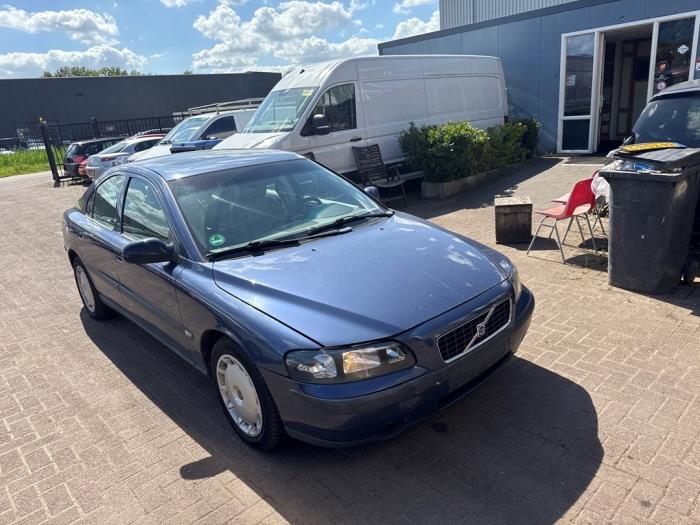 Używane Klakson Volvo S60 I (RS/HV) 2.4 20V 170 Cena € 21,00 Procedura marży oferowane przez Boekholt autodemontage B.V