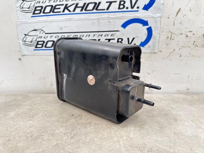 Fuel vapor canister
