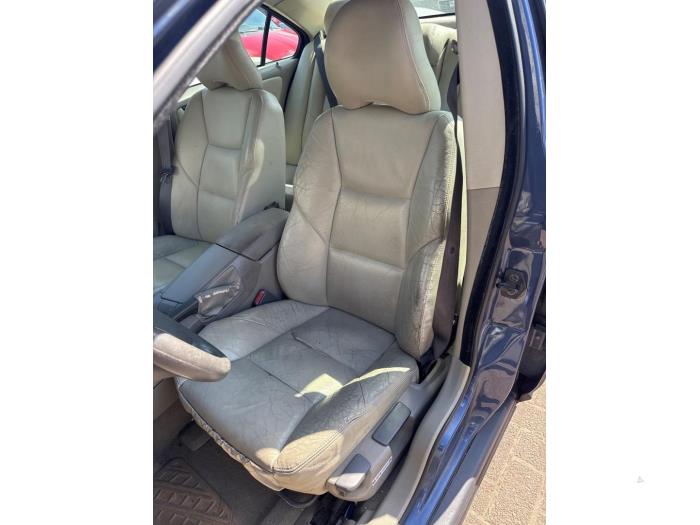 Używane Zaglówek Volvo S60 I (RS/HV) 2.4 20V 170 Cena € 25,00 Procedura marży oferowane przez Boekholt autodemontage B.V