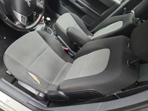 Begagnade Säte, vänster Mitsubishi Colt (Z2/Z3) 1.3 16V Pris € 50,00 Marginaltabell erbjuds av Boekholt autodemontage B.V