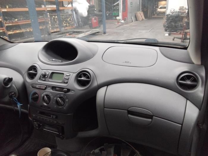 Używane Panel Toyota Yaris (P1) 1.0 16V VVT-i Cena € 100,00 Procedura marży oferowane przez Boekholt autodemontage B.V