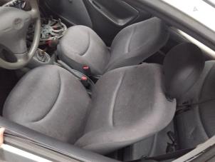 Usados Asiento izquierda Toyota Yaris (P1) 1.0 16V VVT-i Precio € 75,00 Norma de margen ofrecido por Boekholt autodemontage B.V