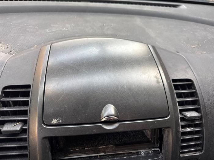 Begagnade Handskfack Nissan Note (E11) 1.6 16V Pris € 50,00 Marginaltabell erbjuds av Boekholt autodemontage B.V